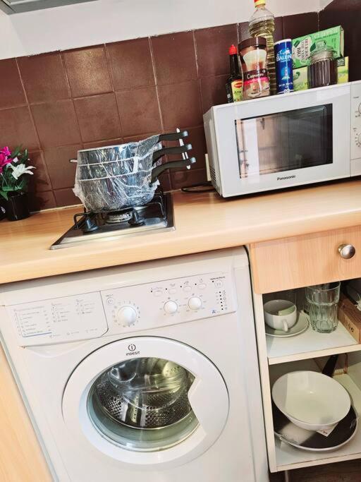 Appartement A Proximite De La Gare Du Rer B Le Guichet ,paris Saclay