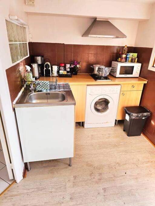 Appartement A Proximite De La Gare Du Rer B Le Guichet ,paris Saclay